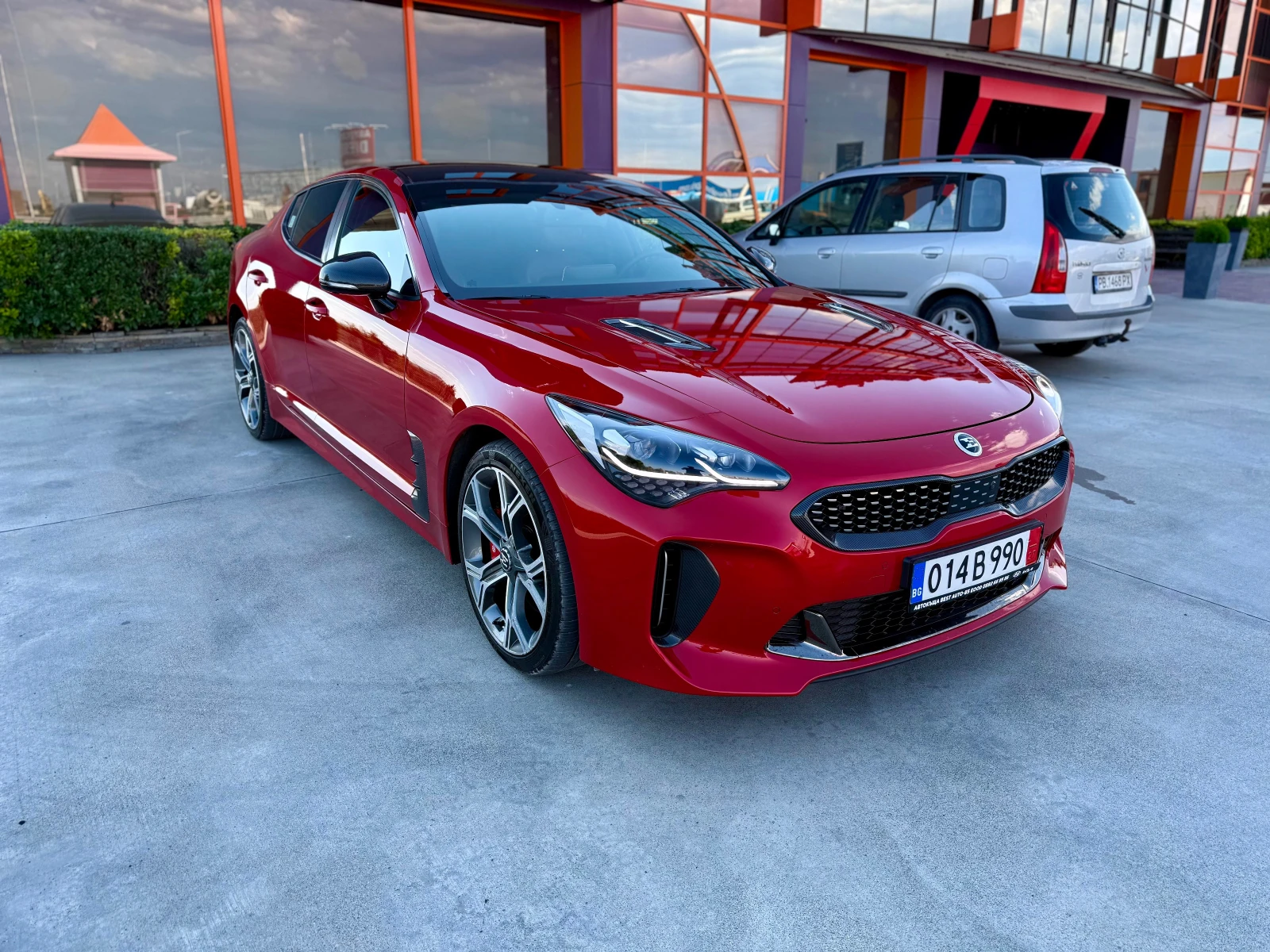Kia Stinger 3.3i 4WD, обдухване, Head up, Гаранционни условия. - изображение 3