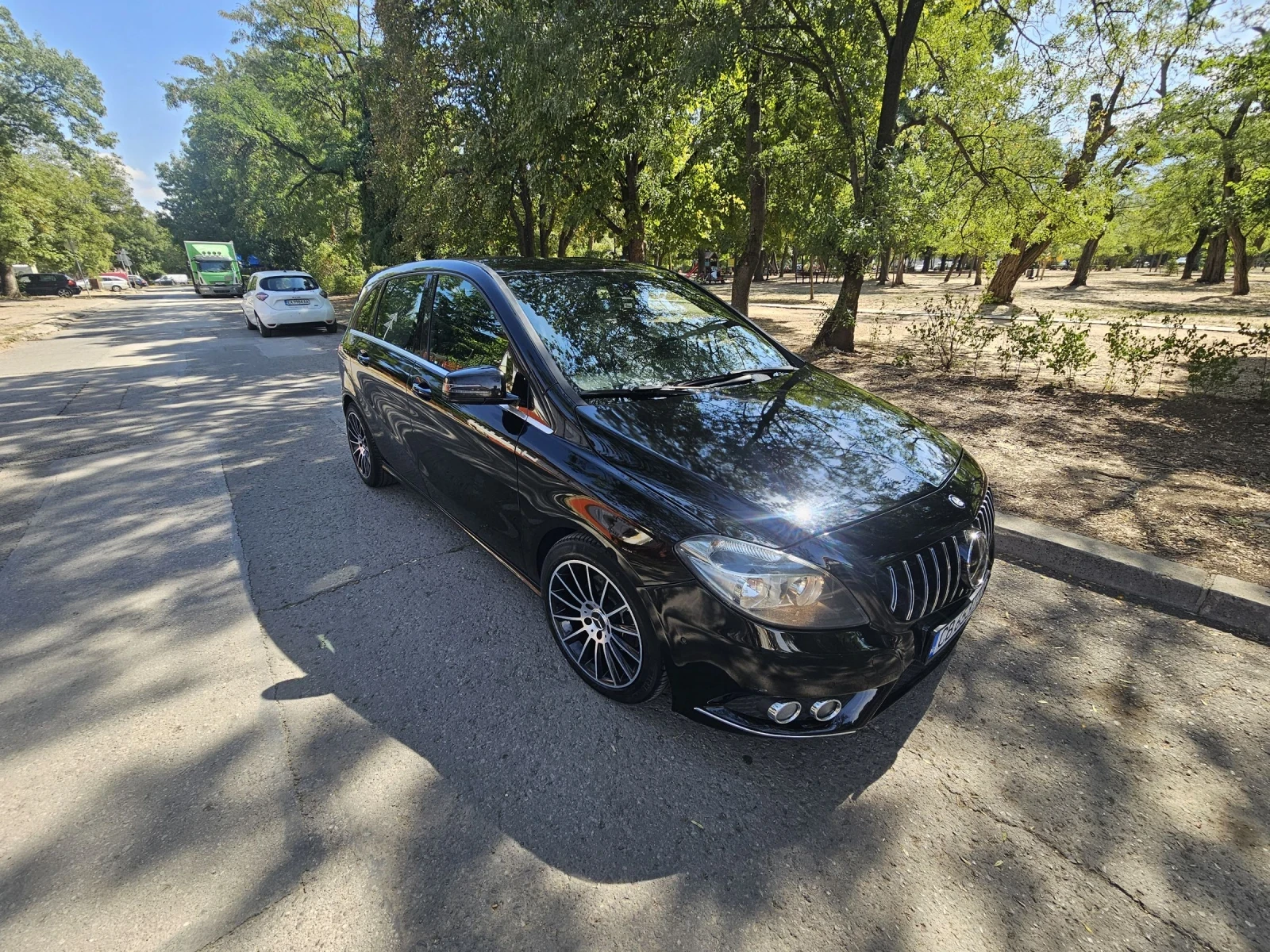 Mercedes-Benz B 180 Sport Сервизна история  - изображение 4