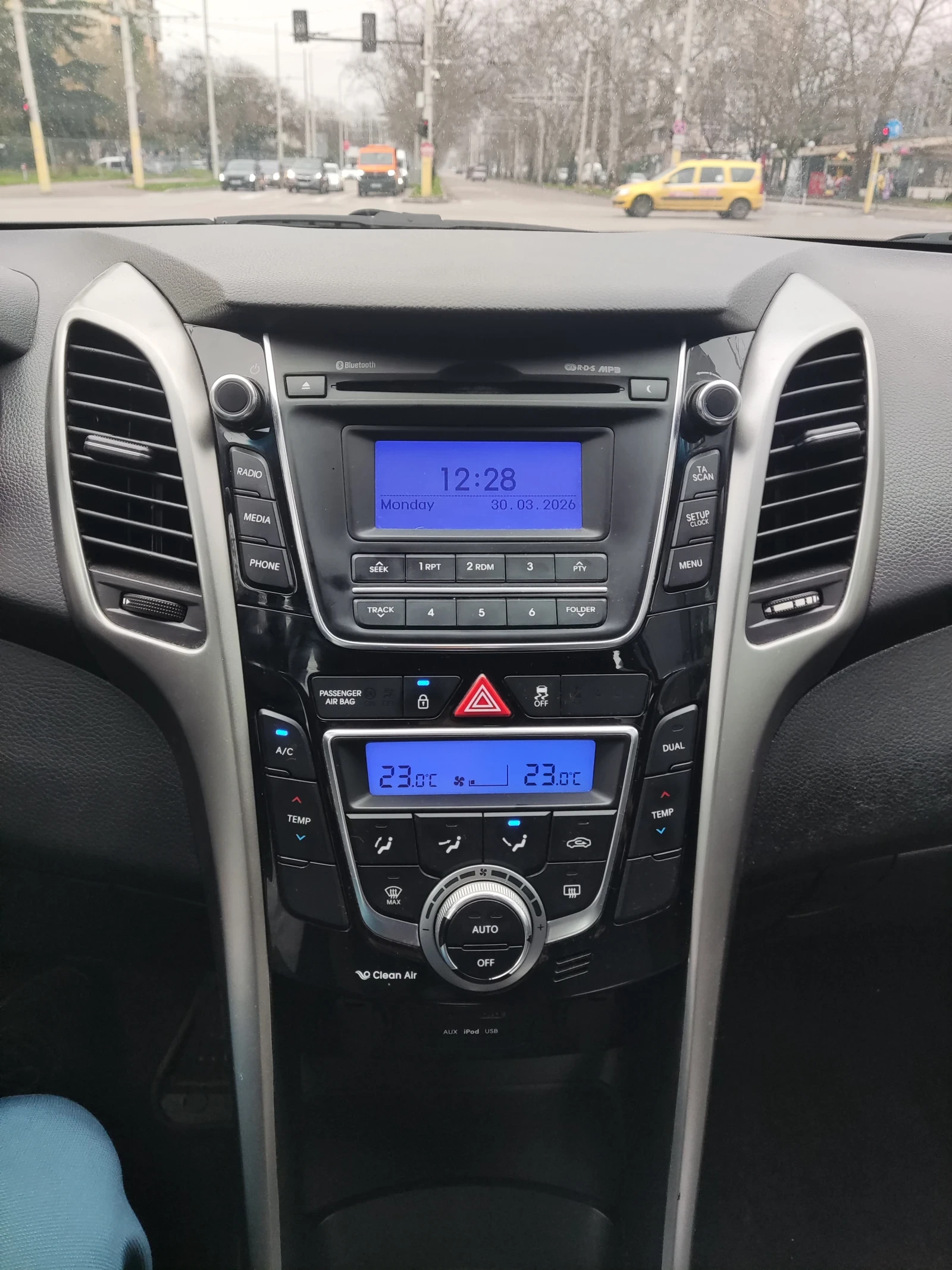 Hyundai I30 1.4 газ, снимка 8 - Автомобили и джипове - 54151197