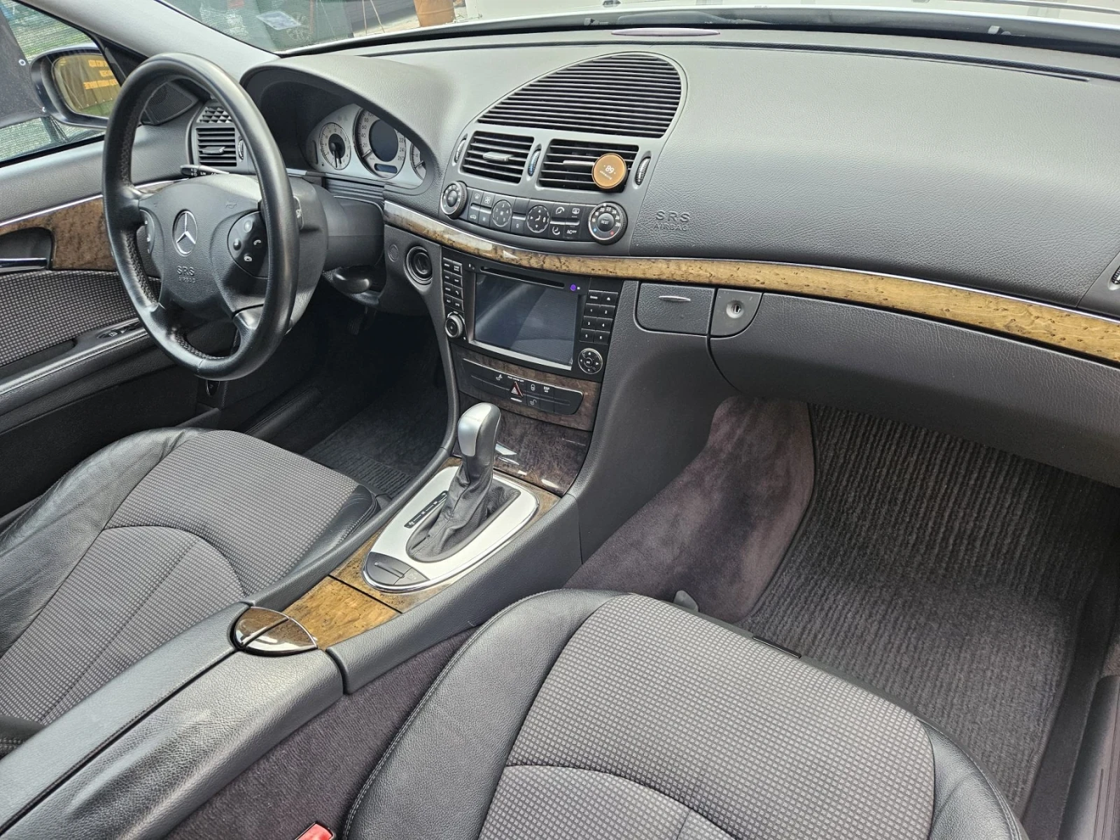 Mercedes-Benz E 320, снимка 13 - Автомобили и джипове - 54152135