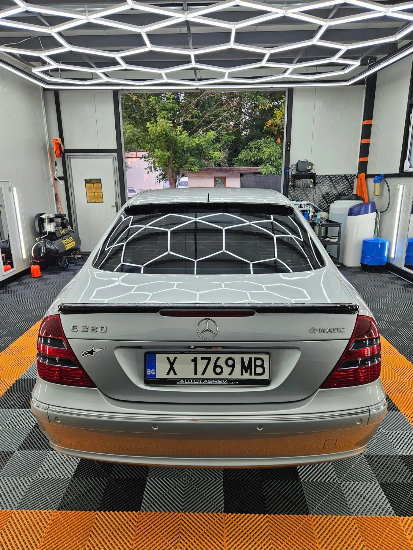 Mercedes-Benz E 320, снимка 5 - Автомобили и джипове - 54152135