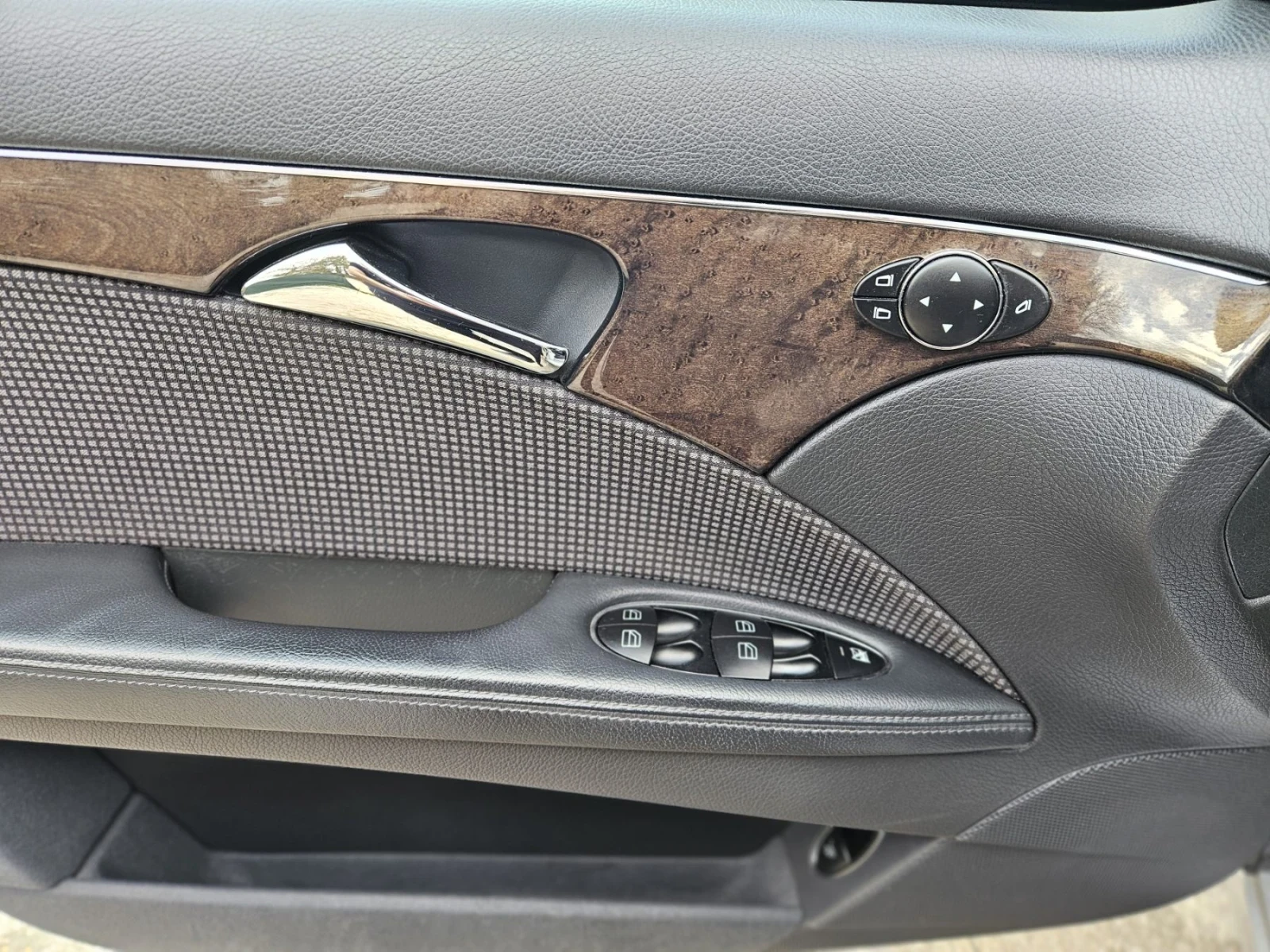 Mercedes-Benz E 320, снимка 15 - Автомобили и джипове - 54152135