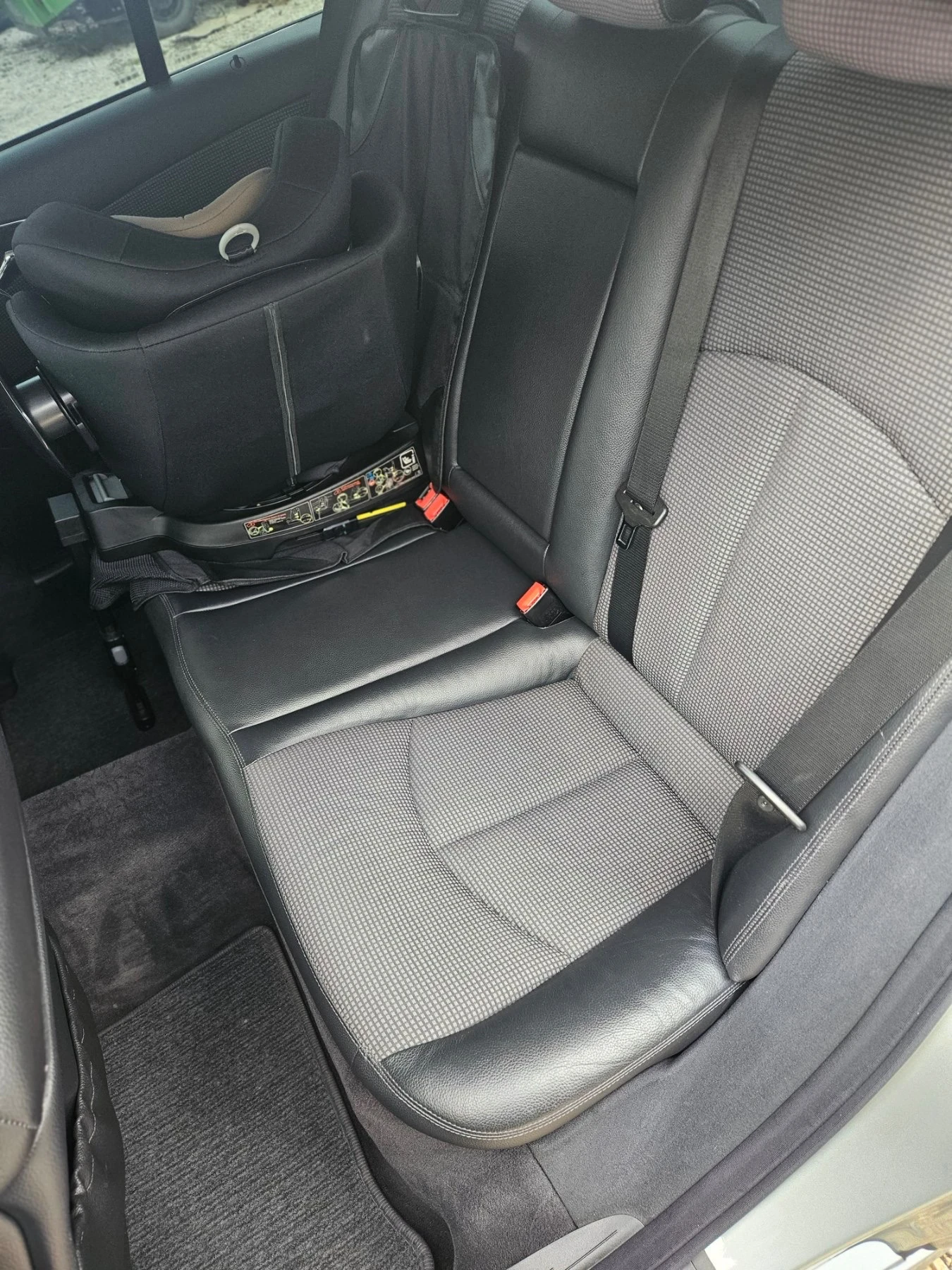 Mercedes-Benz E 320, снимка 9 - Автомобили и джипове - 54152135