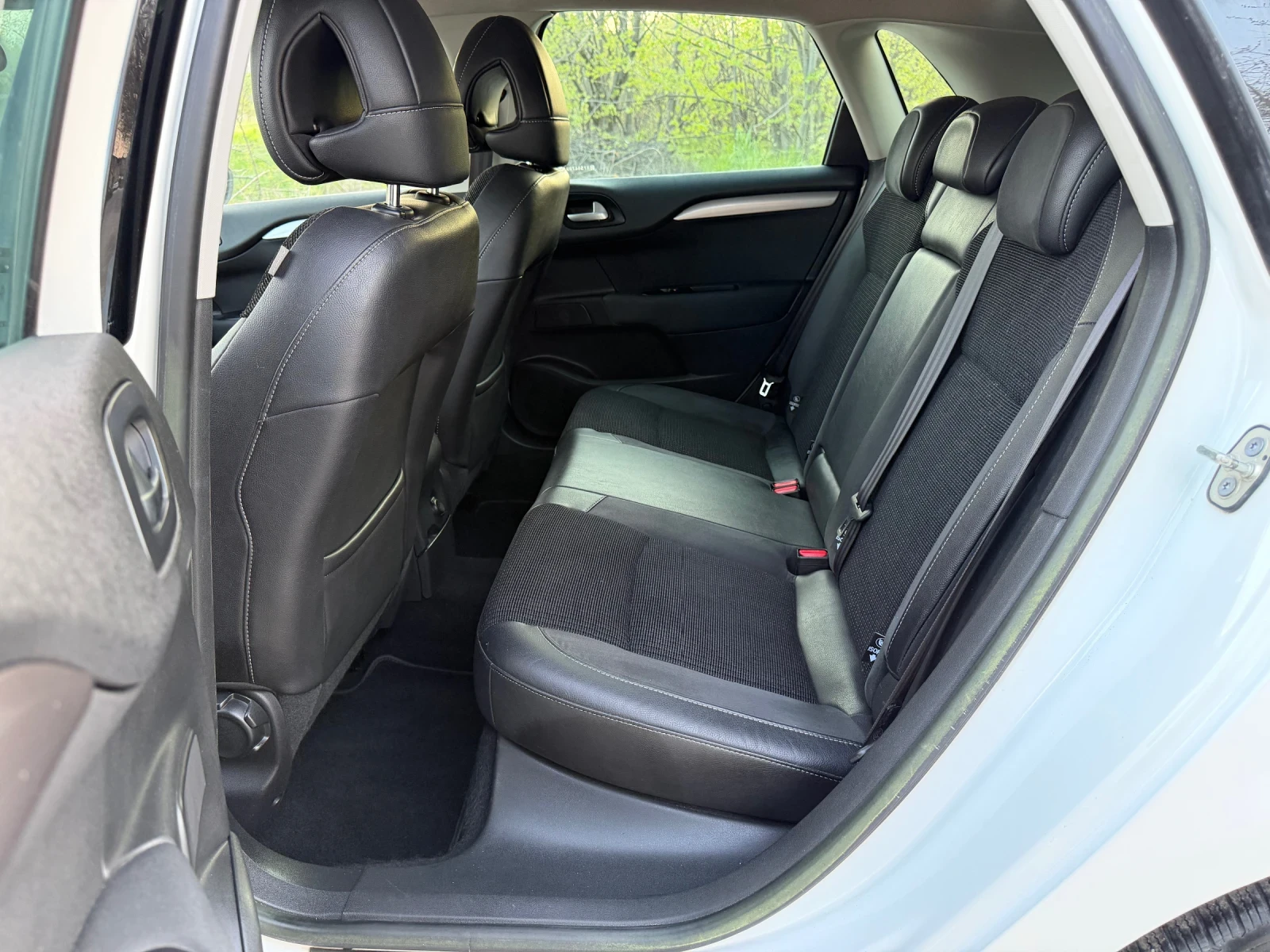 Citroen C4 1.6e-HDI АВТО 116хил.км EXCLUSIVE Масаж.Парктроник, снимка 11 - Автомобили и джипове - 54196791