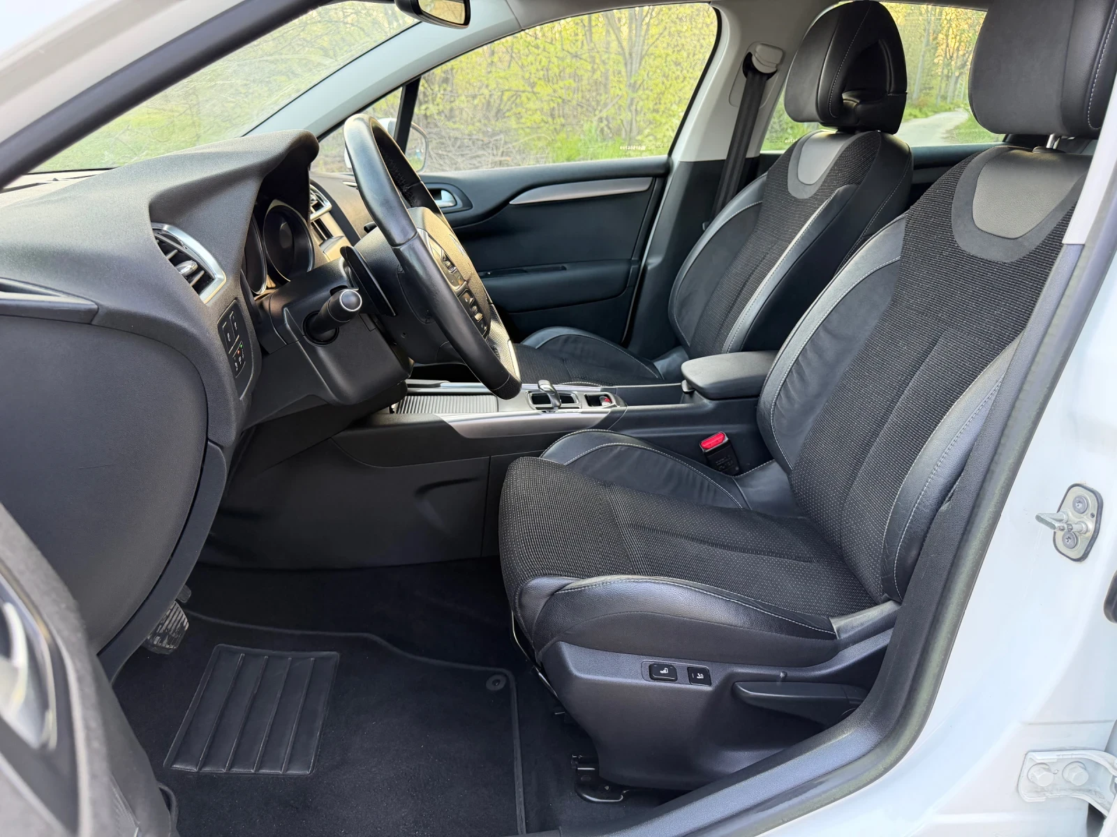 Citroen C4 1.6e-HDI АВТО 116хил.км EXCLUSIVE Масаж.Парктроник, снимка 8 - Автомобили и джипове - 54196791