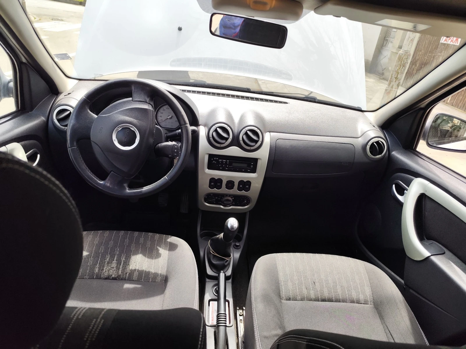 Dacia Logan, снимка 6 - Автомобили и джипове - 54308280