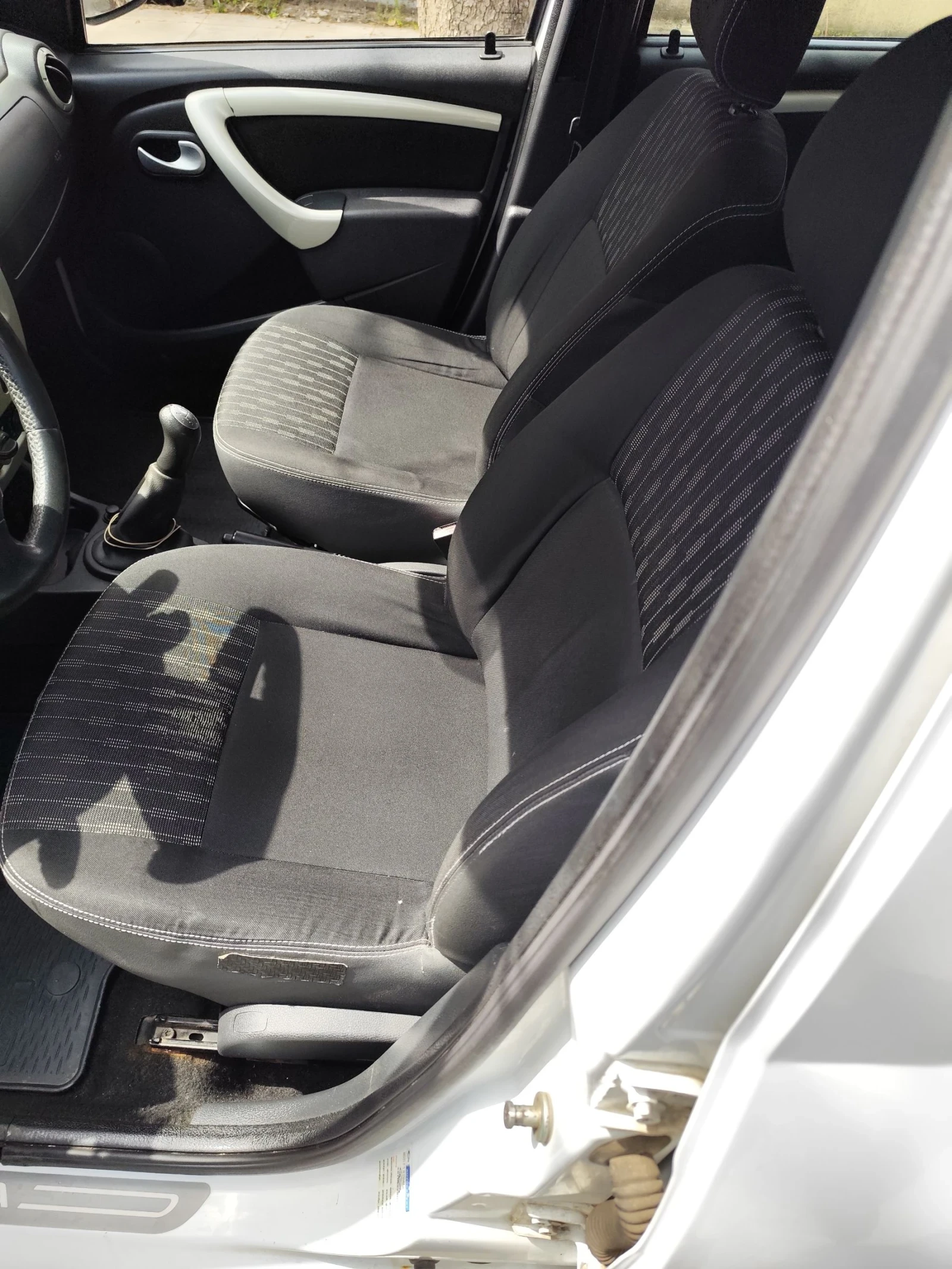 Dacia Logan, снимка 8 - Автомобили и джипове - 54308280