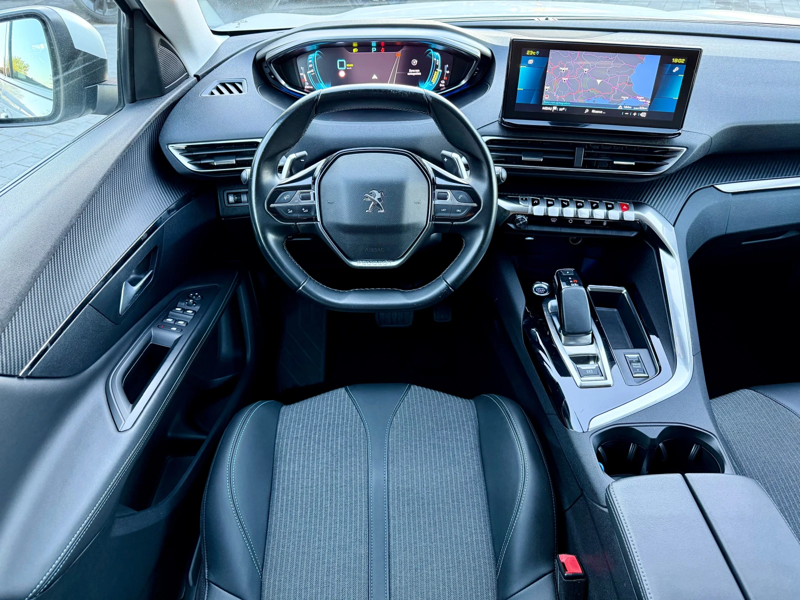 Peugeot 3008 1.6 Plug-In HYBRID e-EAT8 ALLURE, снимка 10 - Автомобили и джипове - 54569875