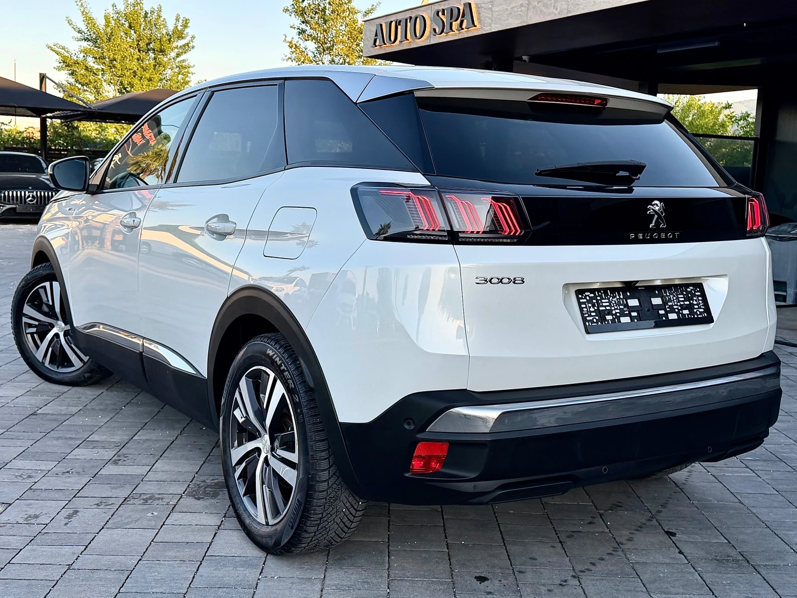 Peugeot 3008 1.6 Plug-In HYBRID e-EAT8 ALLURE, снимка 4 - Автомобили и джипове - 54569875
