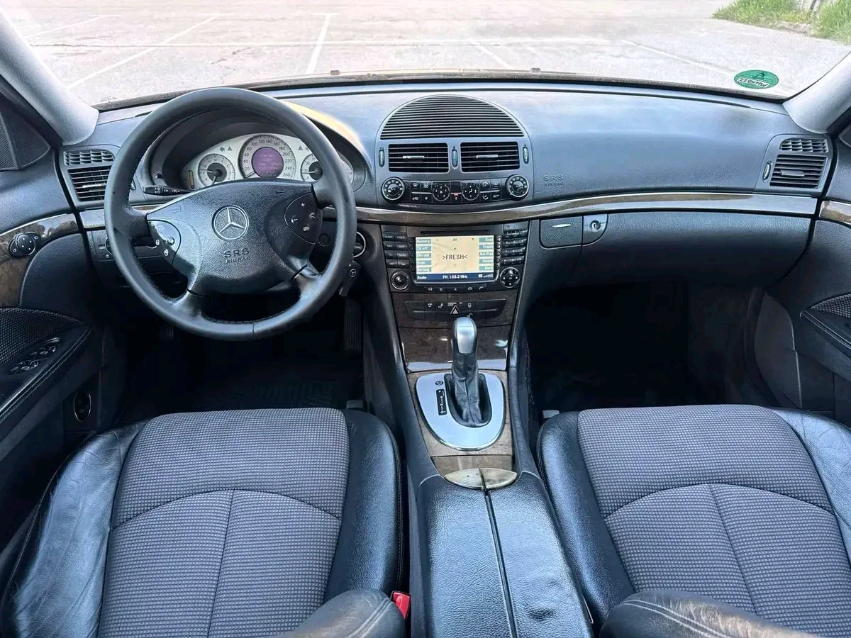 Mercedes-Benz E 320, снимка 2 - Автомобили и джипове - 54903558