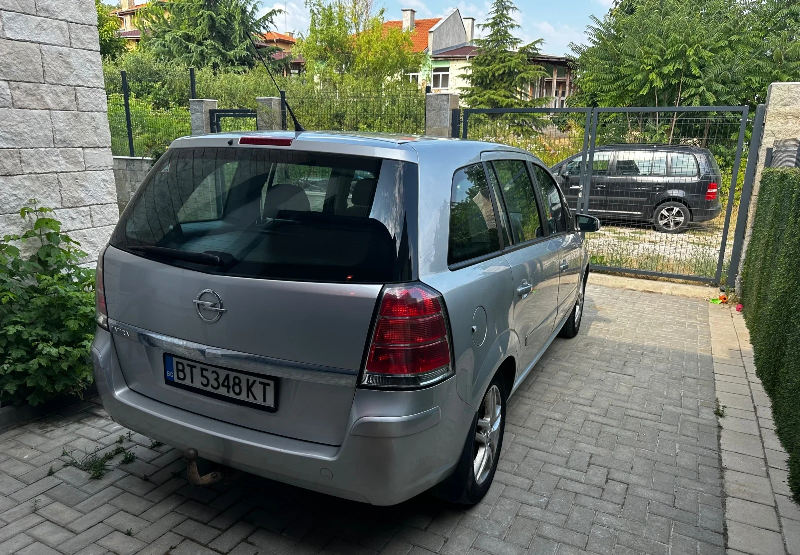 Opel Zafira 1.6 LPG / 7 местна / Обслужена, снимка 4 - Автомобили и джипове - 55386929