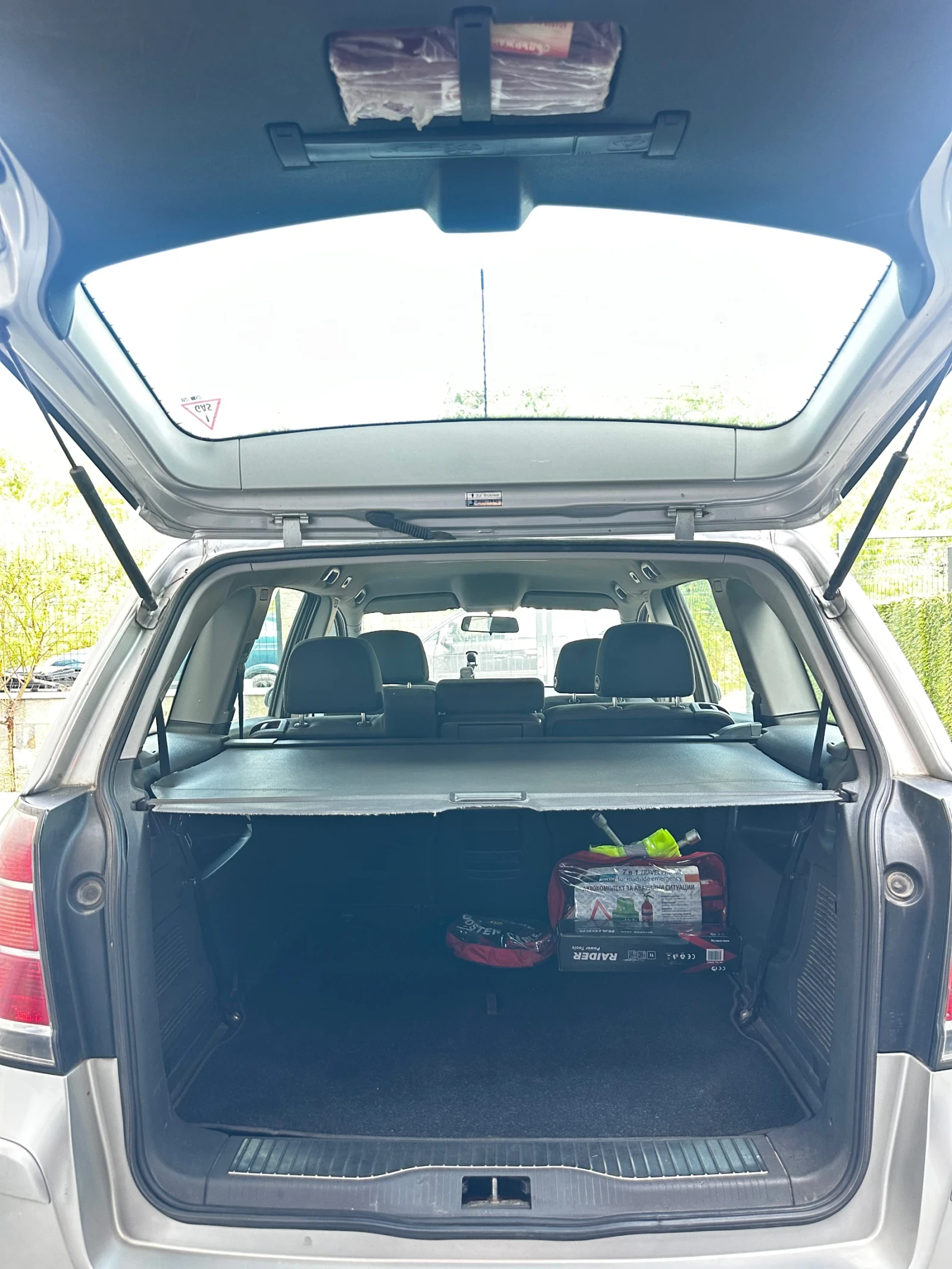 Opel Zafira 1.6 LPG / 7 местна / Обслужена, снимка 9 - Автомобили и джипове - 55386929