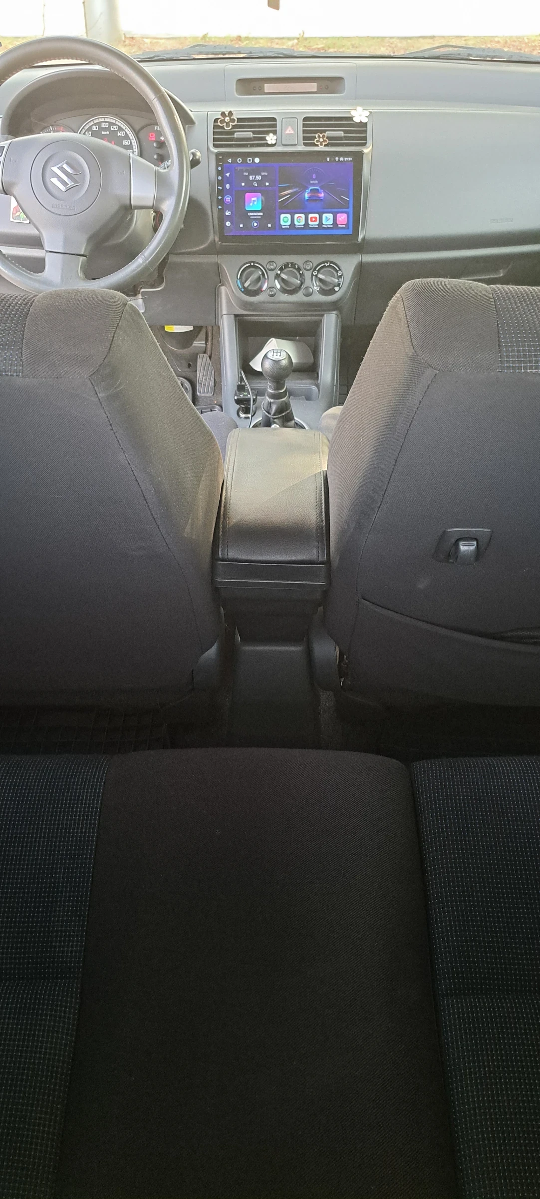 Suzuki Swift 1.3i, снимка 7 - Автомобили и джипове - 55879882