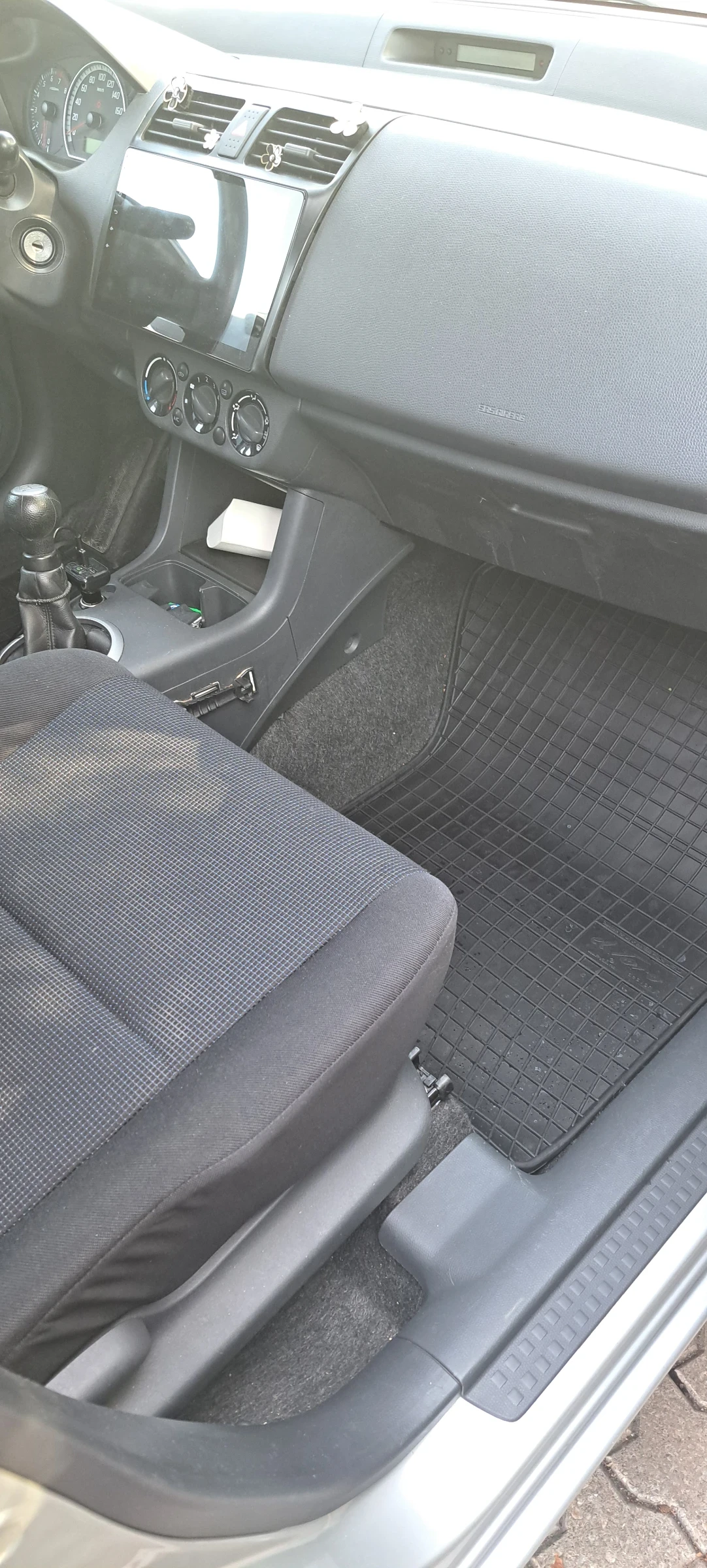 Suzuki Swift 1.3i, снимка 13 - Автомобили и джипове - 55879882