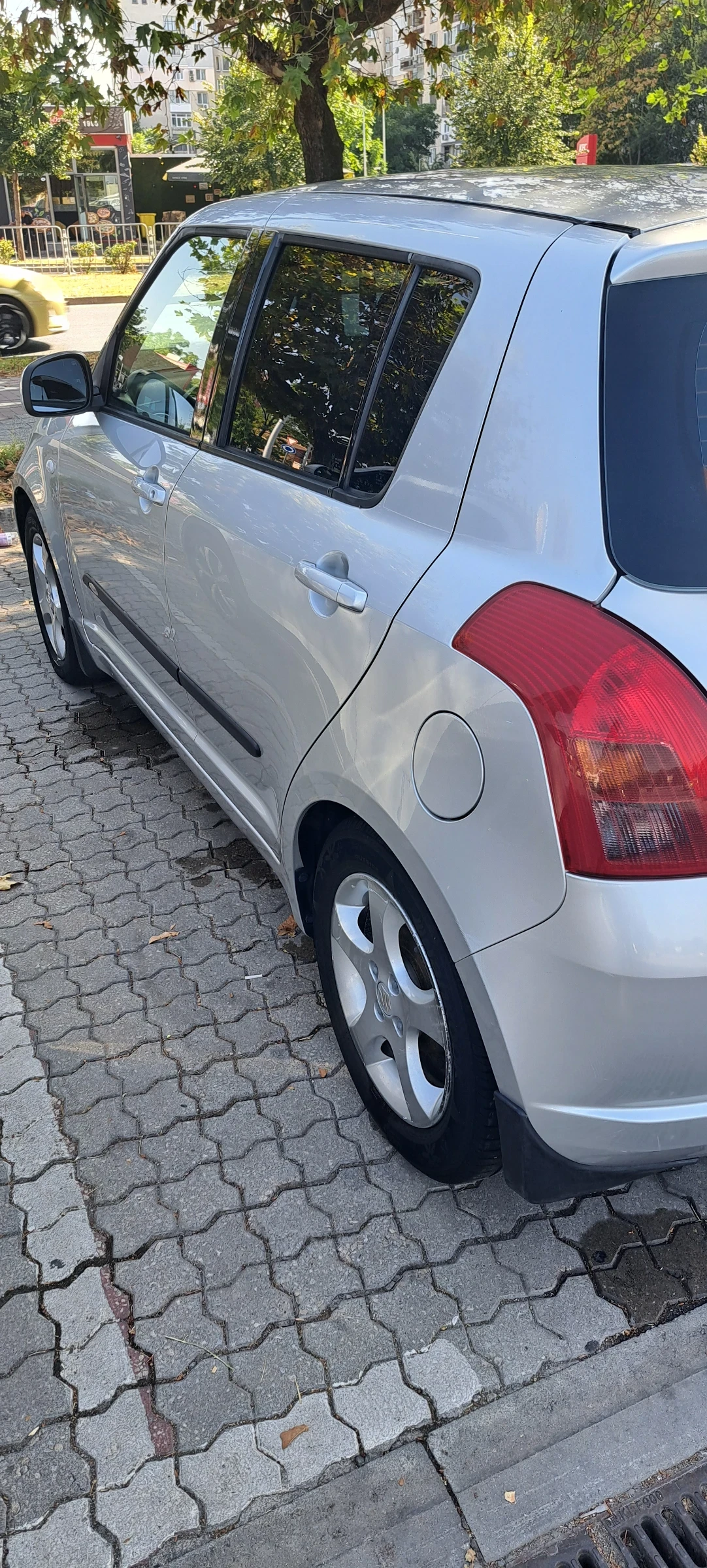 Suzuki Swift 1.3i, снимка 3 - Автомобили и джипове - 55879882