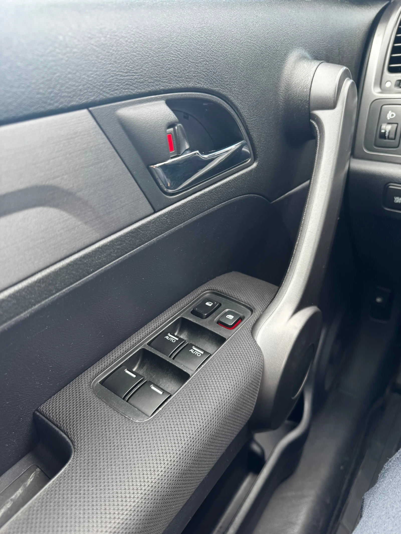 Honda Cr-v 2.0 i-VTEC 4x4 AUTOMATIC Обслужена!, снимка 15 - Автомобили и джипове - 54304475