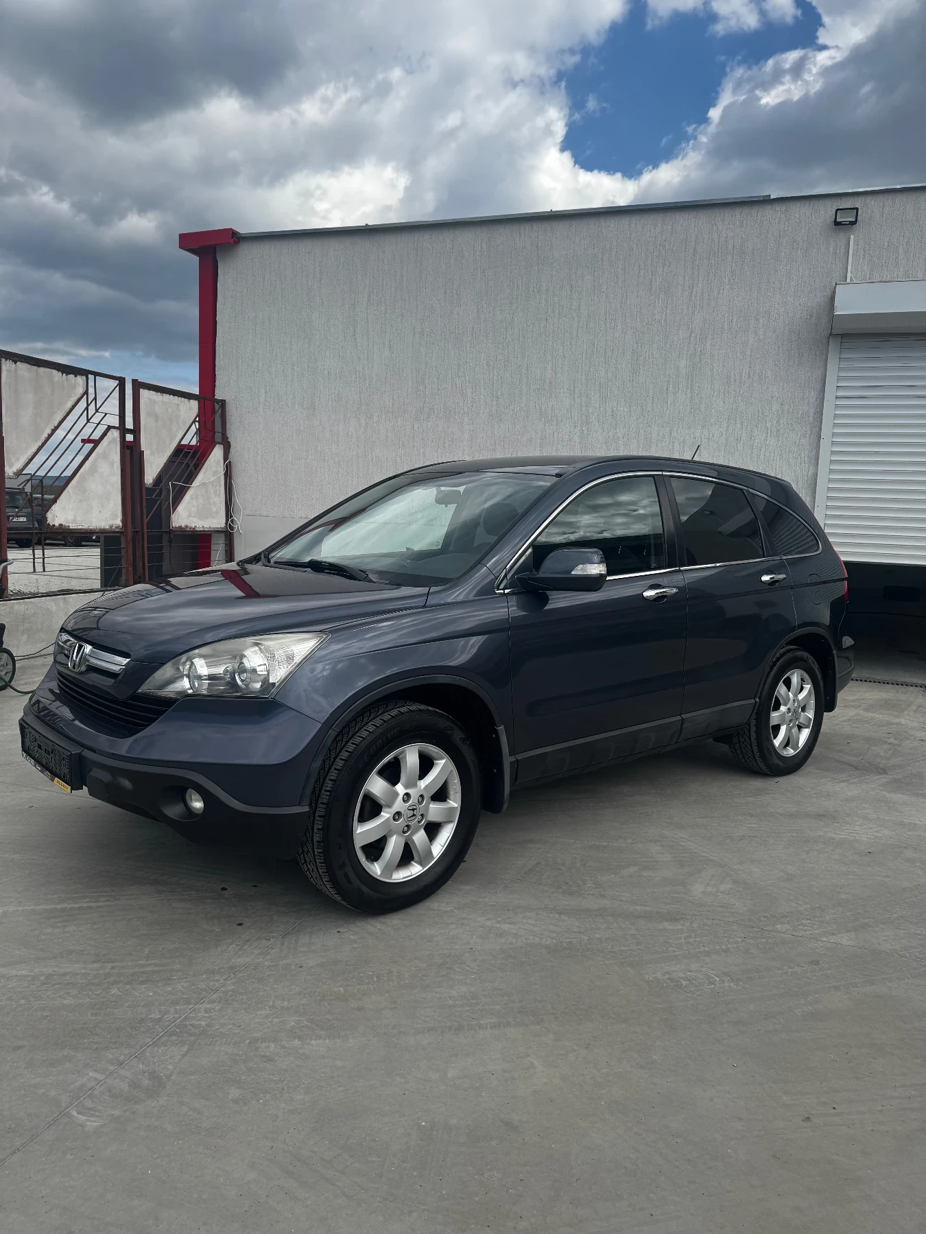 Honda Cr-v 2.0 i-VTEC 4x4 AUTOMATIC Обслужена!, снимка 2 - Автомобили и джипове - 54304475