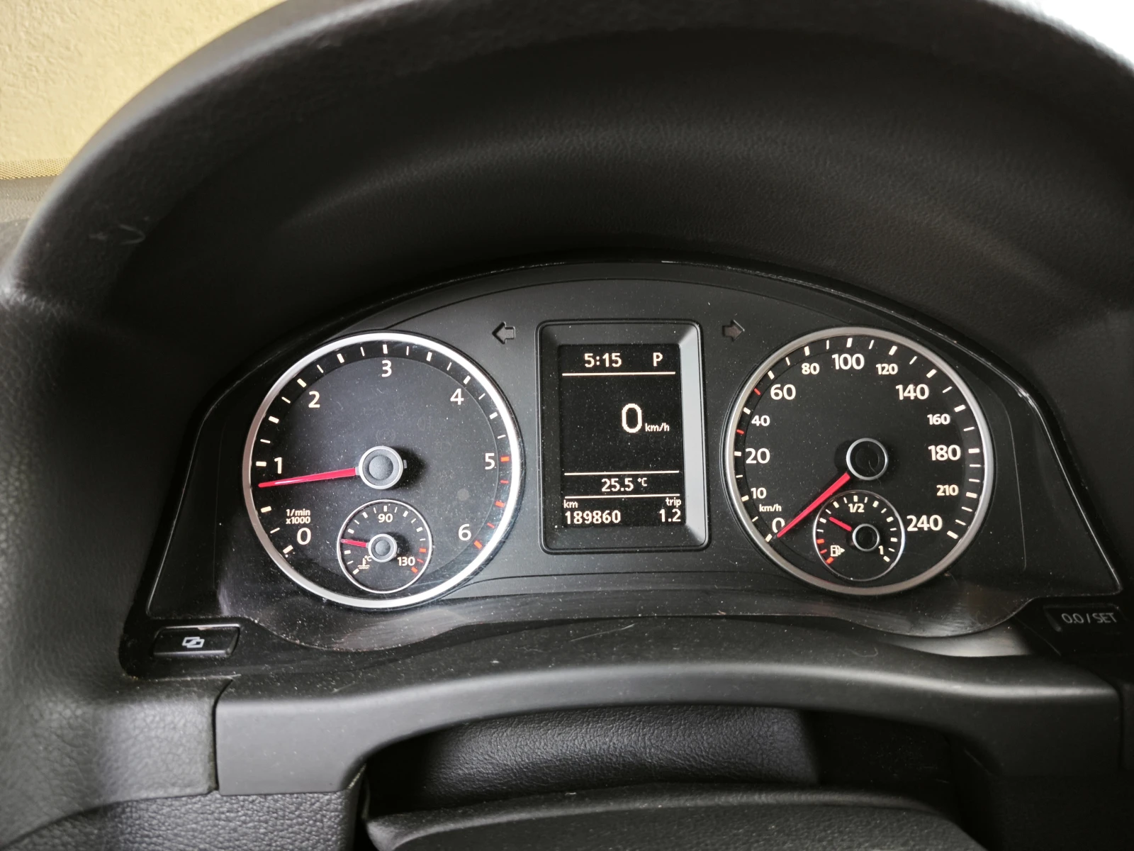 VW Tiguan 2.0 TDI 4Motion, снимка 11 - Автомобили и джипове - 54958372