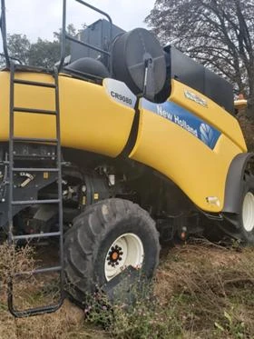 Комбайн New Holland CR 9080 T3 с хедер BISO 9m V, снимка 12