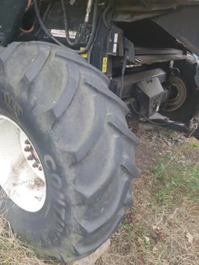 Комбайн New Holland CR 9080 T3 с хедер BISO 9m V, снимка 6