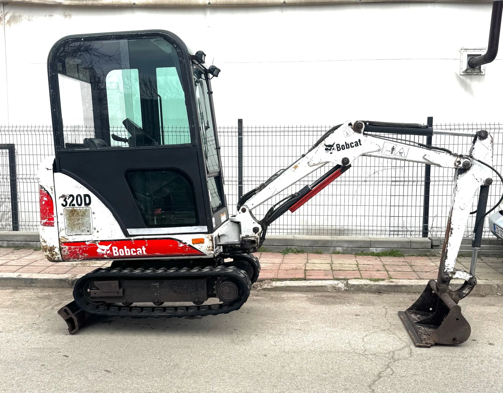 Багер Bobcat 320D
