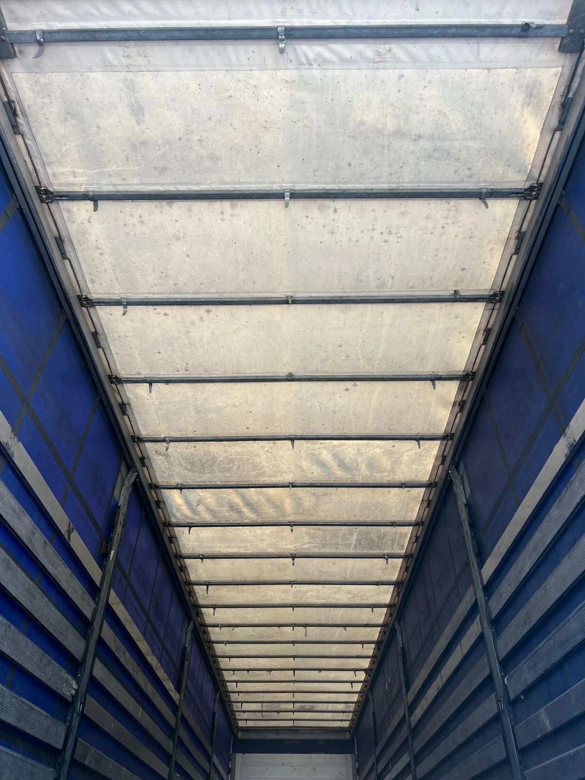 Полуремарке Schmitz ГОТОВО ЗА РАБОТА / НОВИ ГУМИ / НАПЪЛНО ОБСЛУЖЕН, снимка 9 - Ремаркета - 53792507