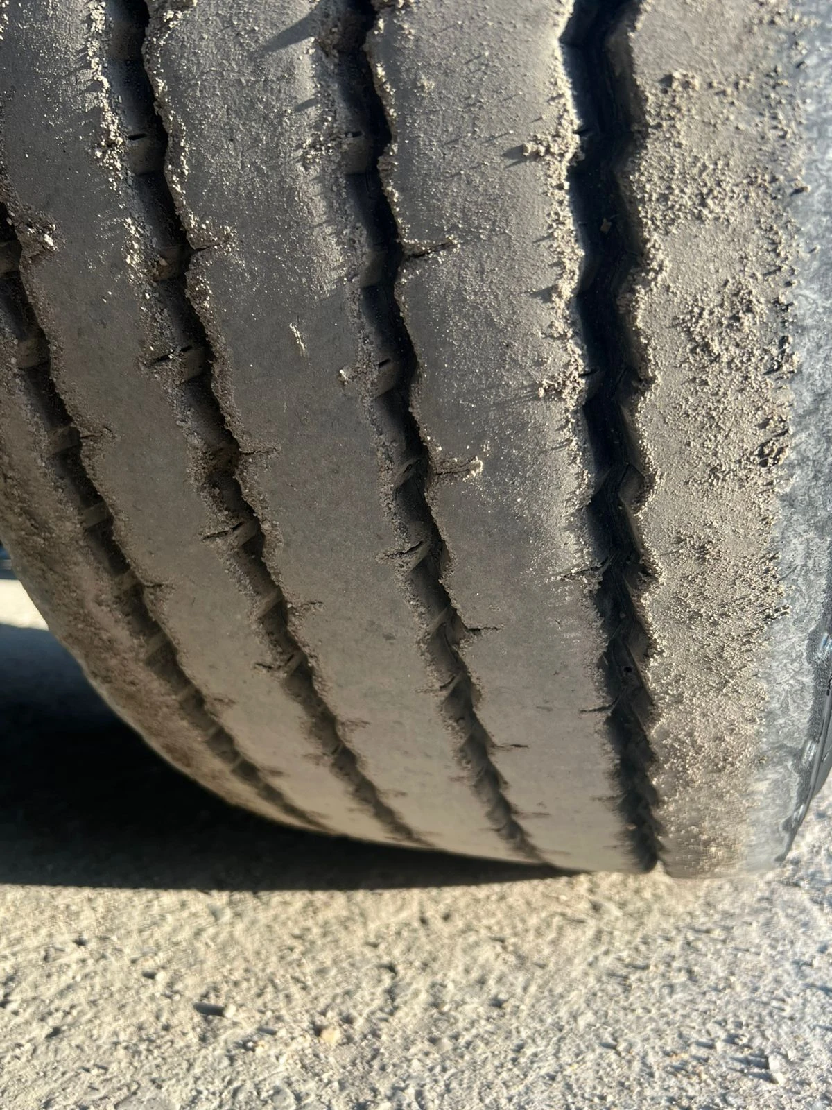 Полуремарке Schmitz ГОТОВО ЗА РАБОТА / НОВИ ГУМИ / НАПЪЛНО ОБСЛУЖЕН, снимка 12 - Ремаркета - 53792507