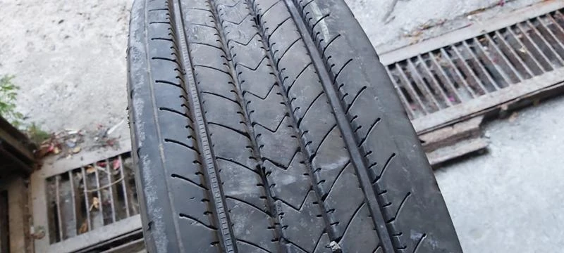 Гуми Летни 215/75R17.5, снимка 2 - Гуми и джанти - 41998907