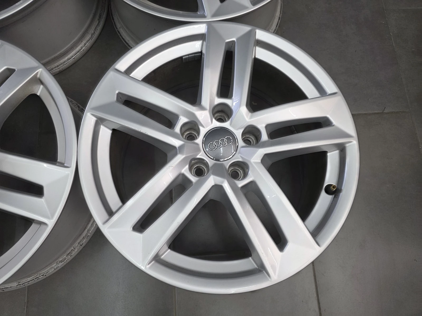 Джанти за Audi, снимка 8 - Гуми и джанти - 56688045