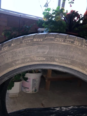 Гуми Зимни 225/50R17, снимка 5 - Гуми и джанти - 48003694