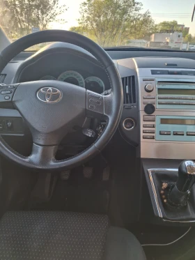 Toyota Corolla verso 1.8 VVT-i ГАЗ, снимка 10