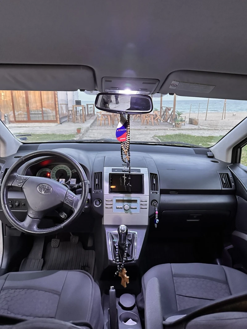 Toyota Corolla verso 2.2 diesel, снимка 11 - Автомобили и джипове - 48259645