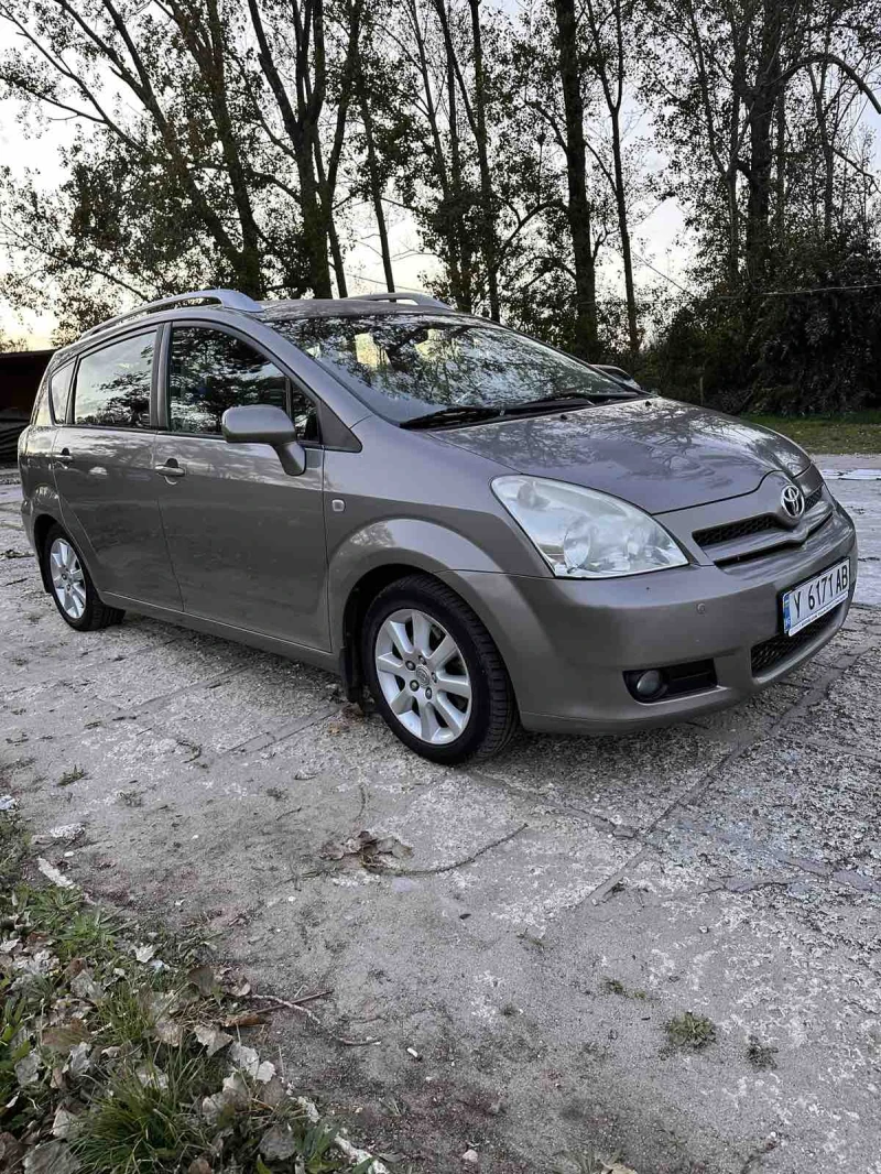 Toyota Corolla verso 2.2 diesel, снимка 6 - Автомобили и джипове - 48259645