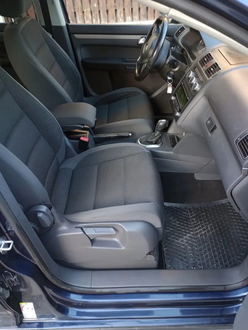 VW Touran 1.6TDI/105k., снимка 12 - Автомобили и джипове - 52817484