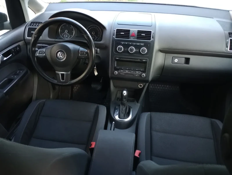 VW Touran 1.6TDI/105k., снимка 15 - Автомобили и джипове - 52817484