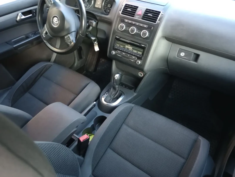 VW Touran 1.6TDI/105k., снимка 14 - Автомобили и джипове - 52817484