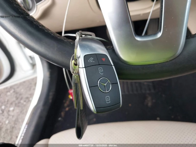 Mercedes-Benz C 300 2l Sedan, снимка 11 - Автомобили и джипове - 53577533