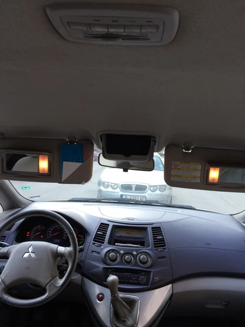 Mitsubishi Grandis 2.4 MIVEC, снимка 13 - Автомобили и джипове - 56019293