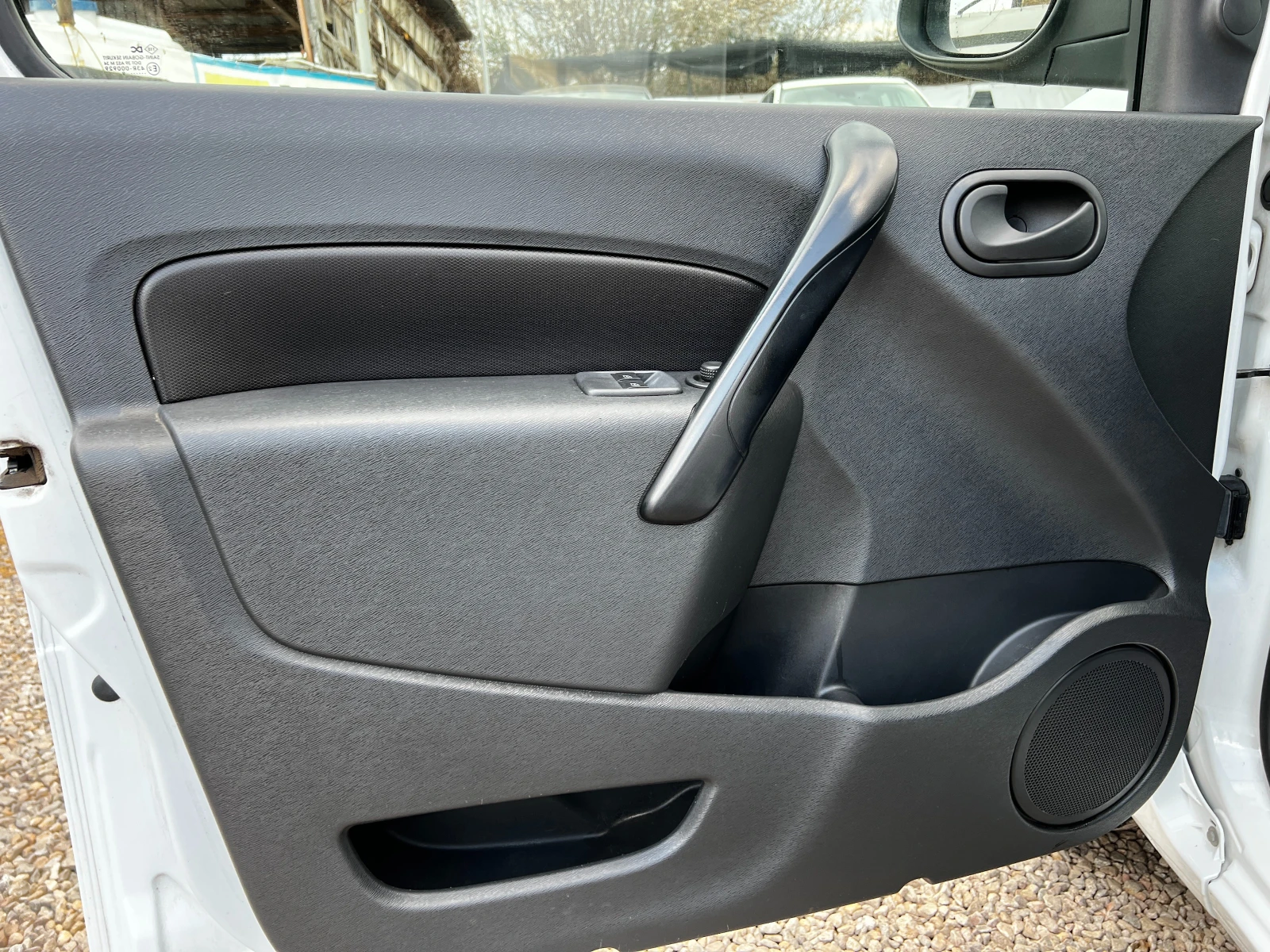 Renault Kangoo 1.5dci MAXI/A/C от БГ/Реални километри, снимка 9 - Автомобили и джипове - 53989113