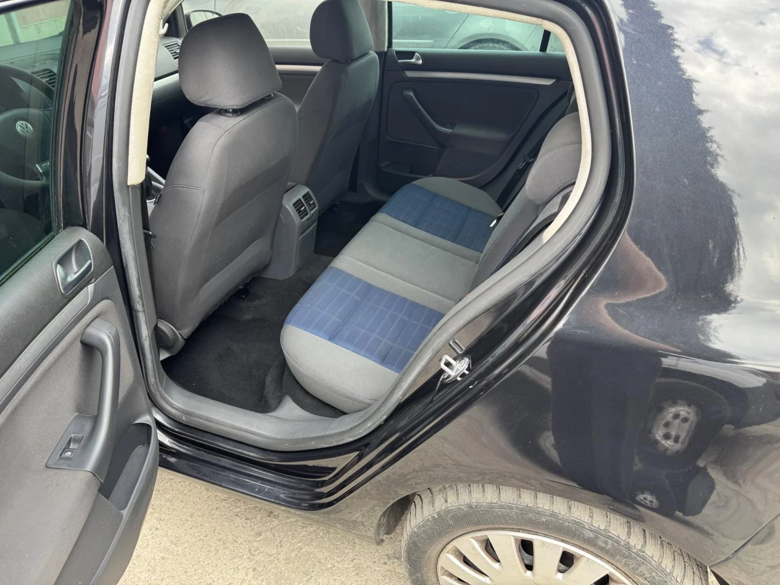 VW Golf 5, снимка 9 - Автомобили и джипове - 54158347