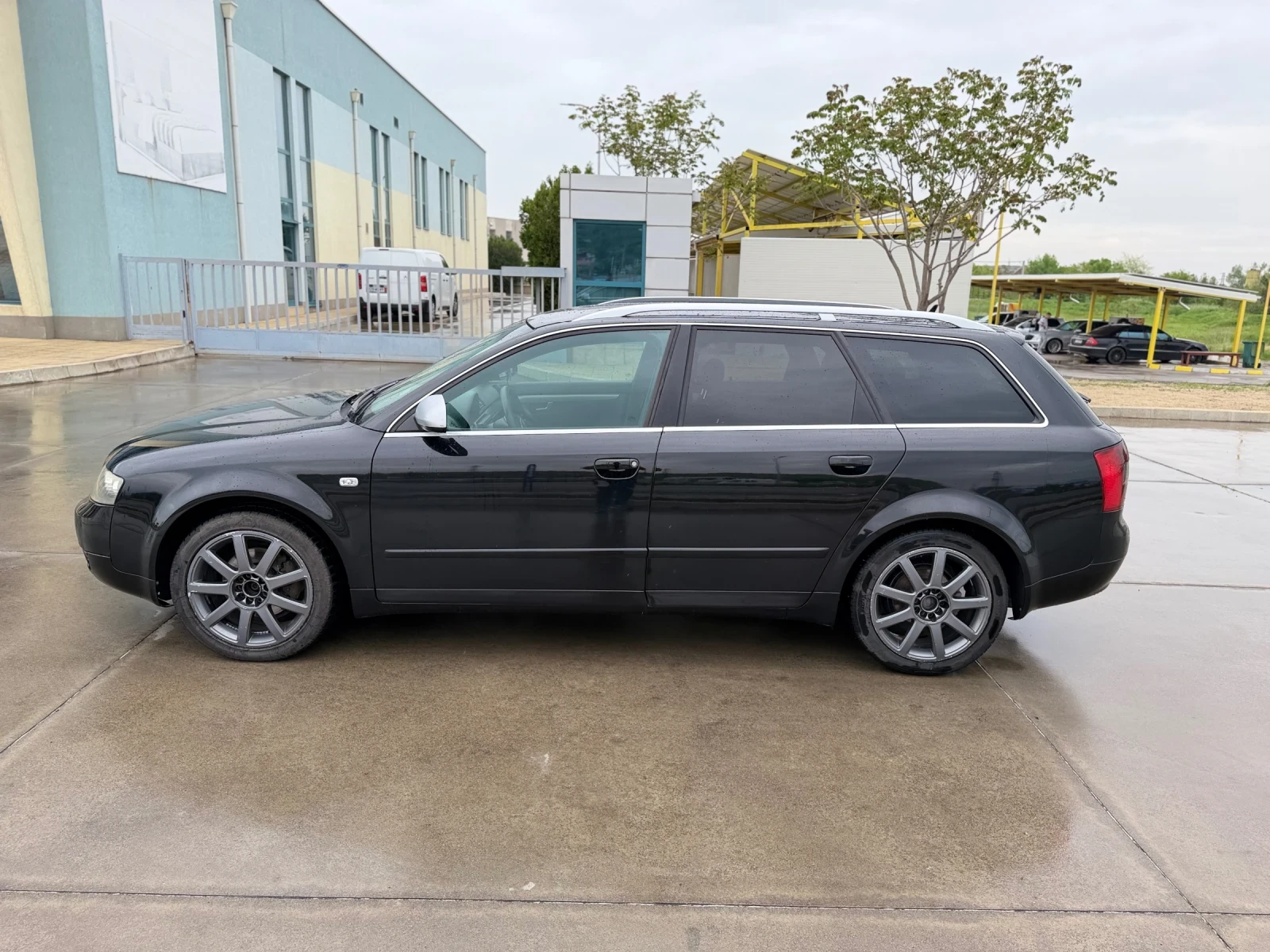 Audi A4 1.9 131кс сменен ангренаж обслужена цялостно бояди, снимка 3 - Автомобили и джипове - 54494917