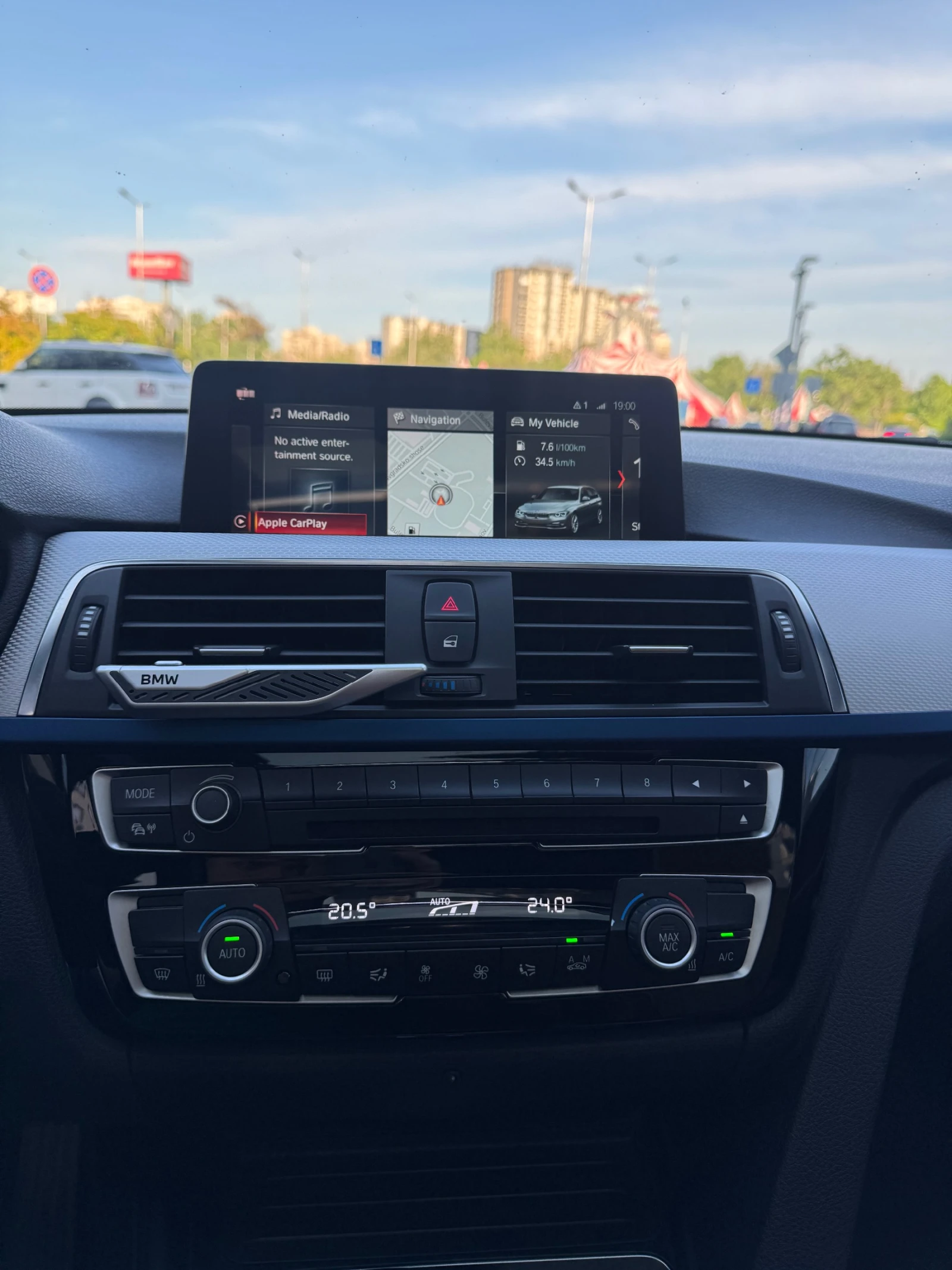 BMW 330 Individual / M-pack / Facelift, снимка 11 - Автомобили и джипове - 54646228