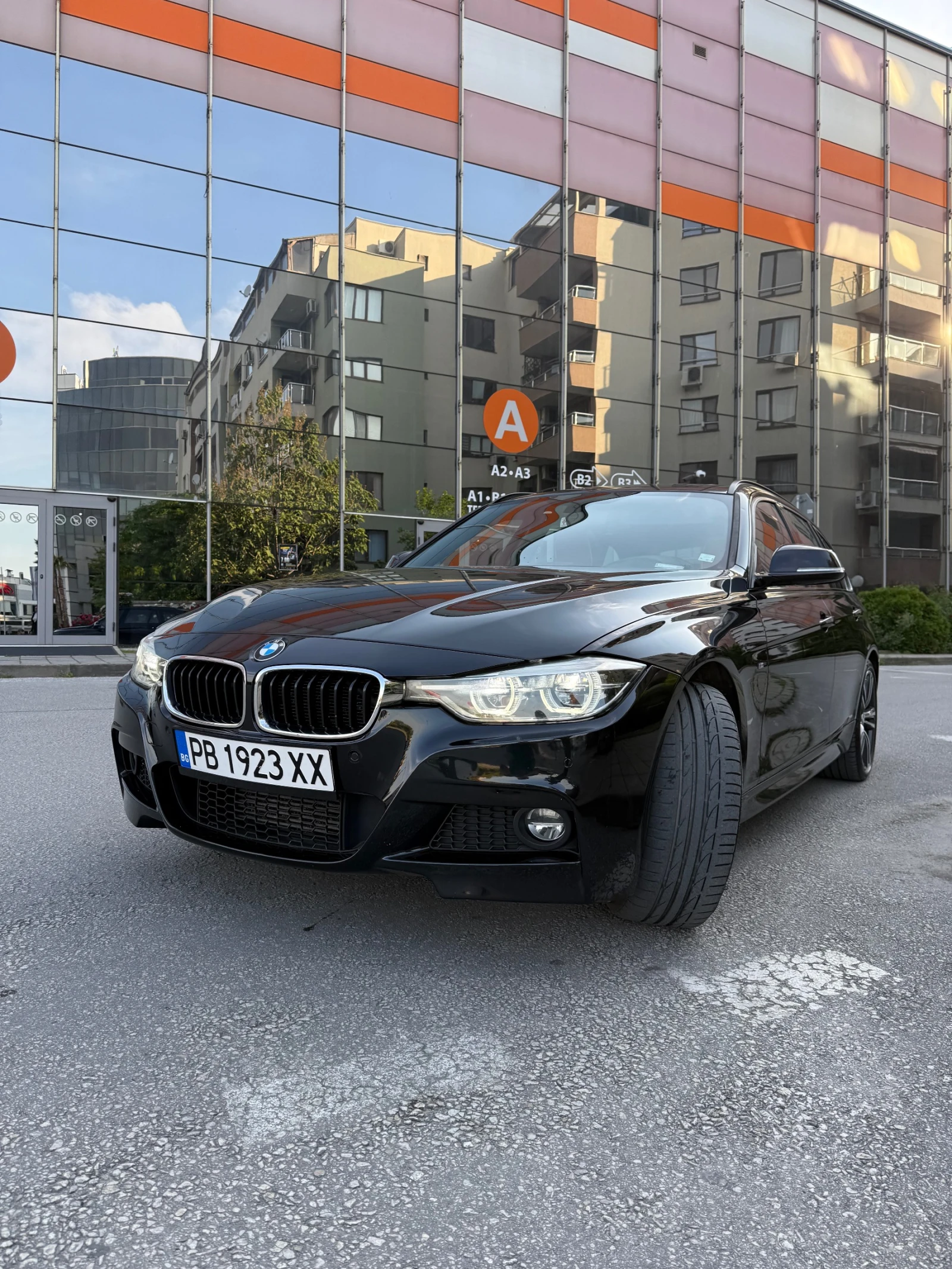 BMW 330 Individual / M-pack / Facelift, снимка 2 - Автомобили и джипове - 54646228