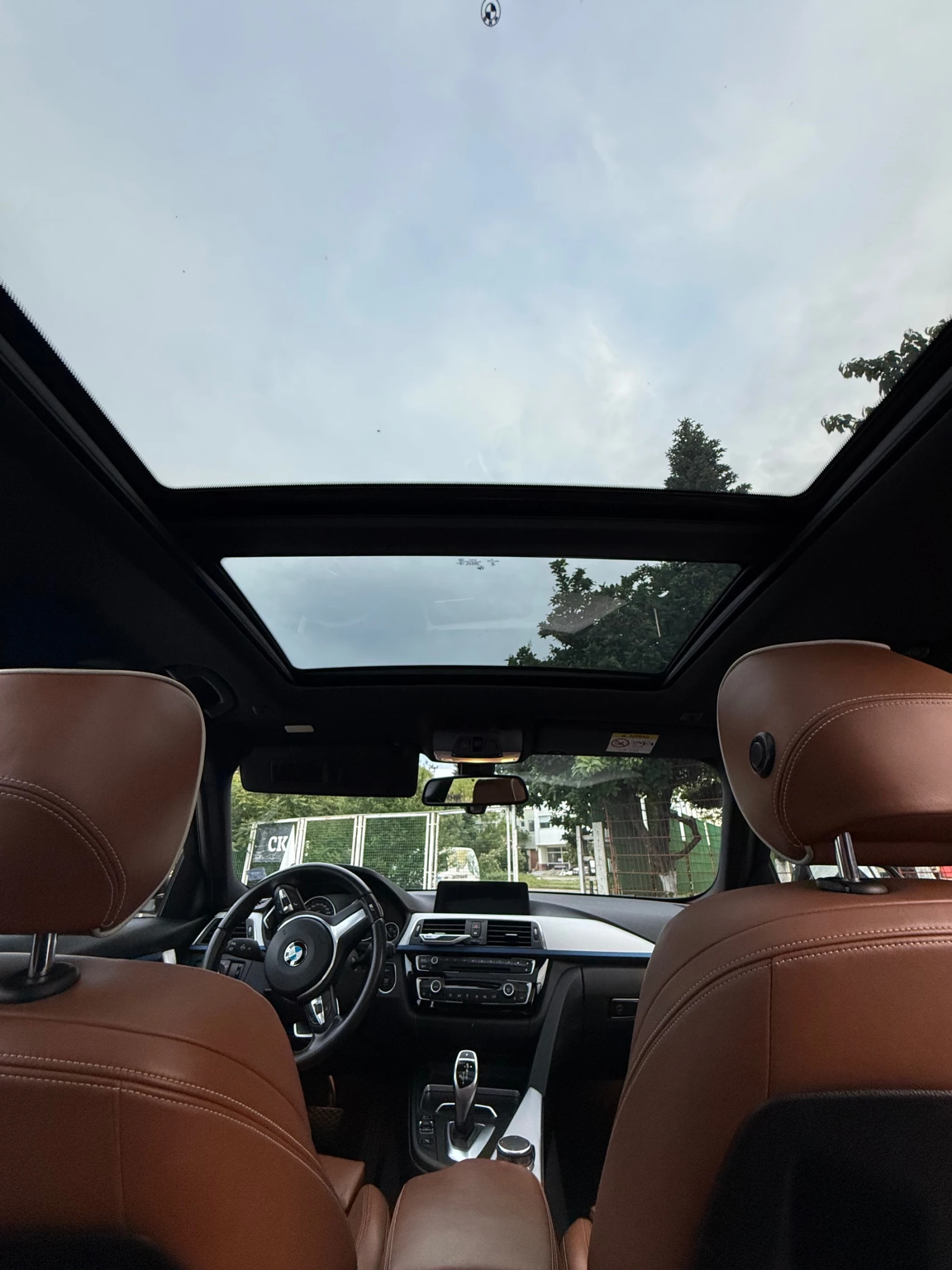 BMW 330 Individual / M-pack / Facelift, снимка 9 - Автомобили и джипове - 54646228