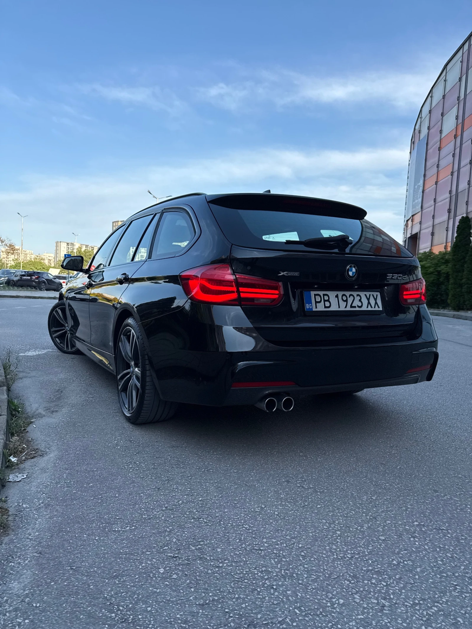 BMW 330 Individual / M-pack / Facelift, снимка 5 - Автомобили и джипове - 54646228