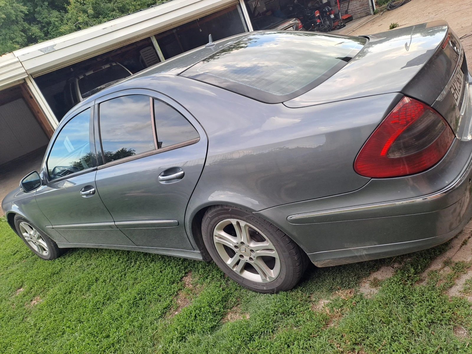 Mercedes-Benz E 220, снимка 5 - Автомобили и джипове - 54845602