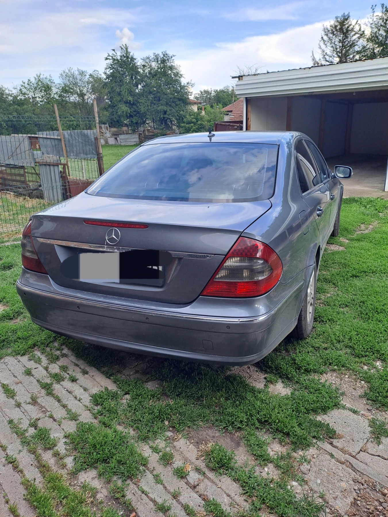 Mercedes-Benz E 220, снимка 2 - Автомобили и джипове - 54845602