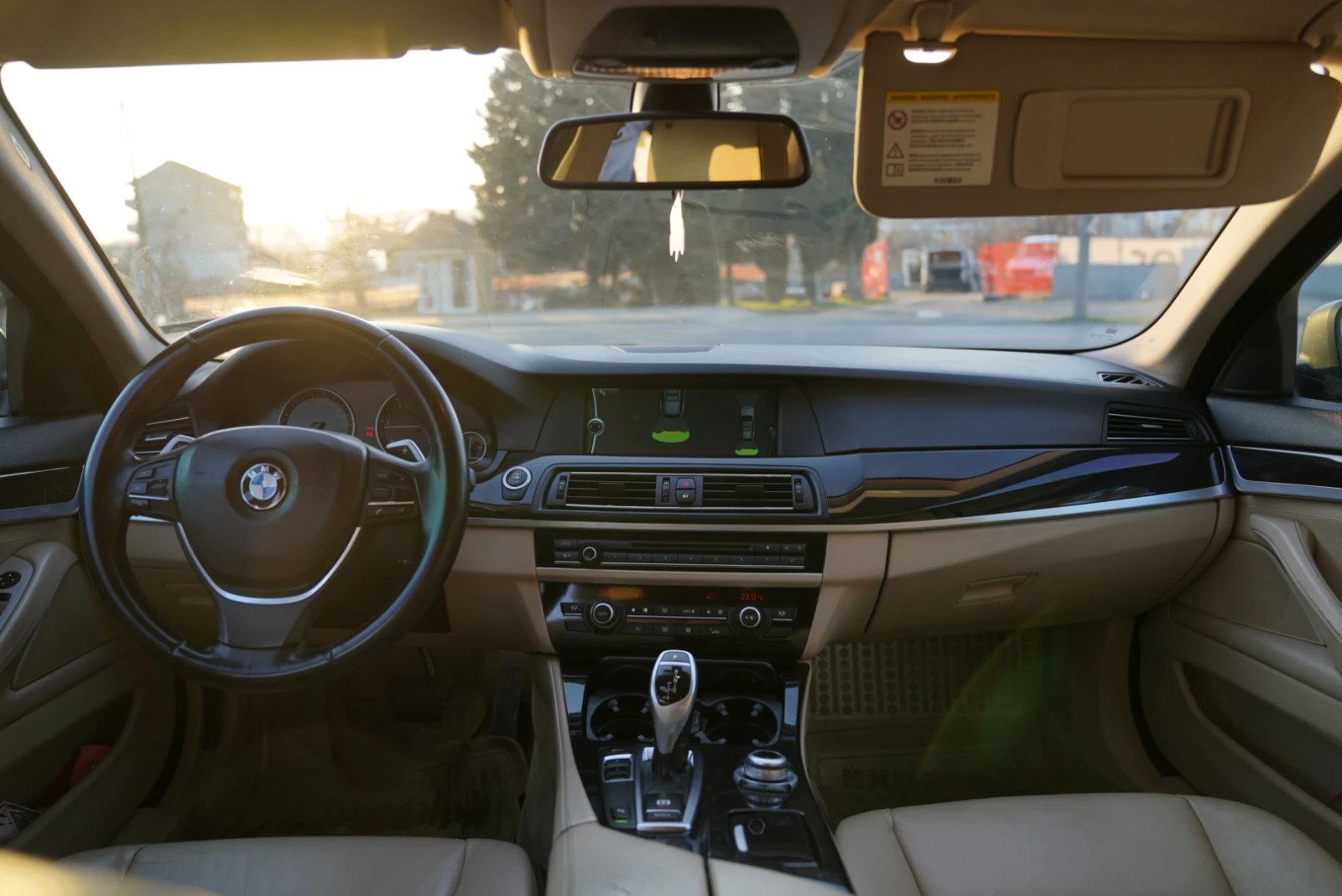 BMW 520 ГОЛЯМА НАВИГАЦИЯ* ПЕРА* КОЖА* BIXENON* ПАРКТРОНИК, снимка 11 - Автомобили и джипове - 54963663