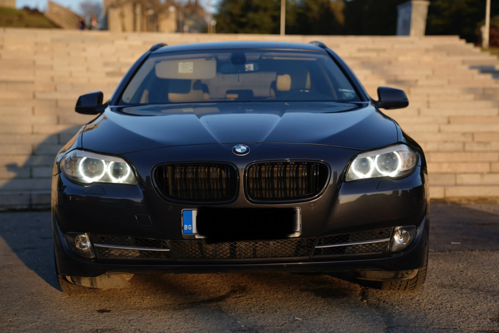 BMW 520 ГОЛЯМА НАВИГАЦИЯ* ПЕРА* КОЖА* BIXENON* ПАРКТРОНИК, снимка 3 - Автомобили и джипове - 54963663