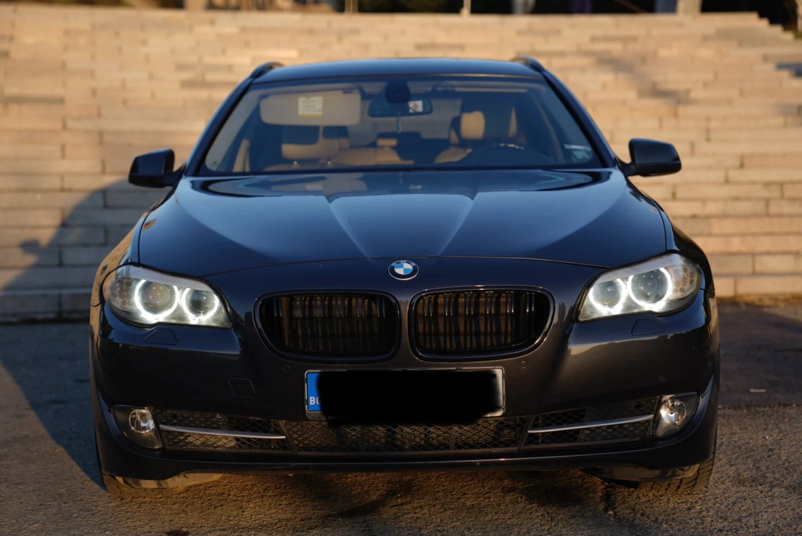 BMW 520 ГОЛЯМА НАВИГАЦИЯ* ПЕРА* КОЖА* BIXENON* ПАРКТРОНИК, снимка 2 - Автомобили и джипове - 54963663